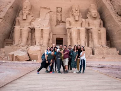 Cliente y guía en Abu Simbel